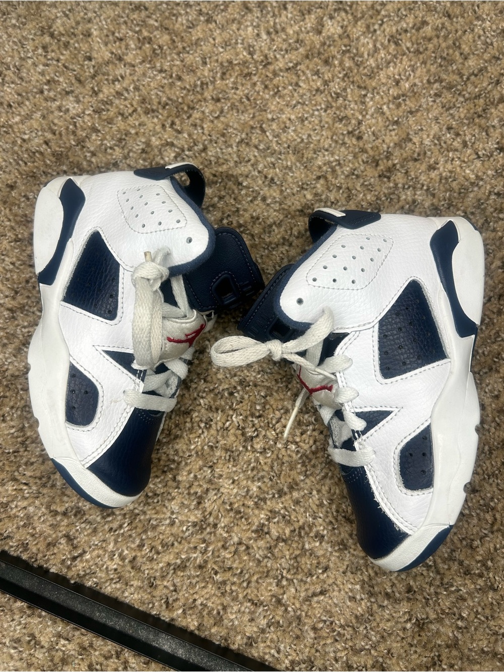 AIR JORDAN 6
RETRO WHITE AND MIDNIGHT NAVY - Picture 4 of 7